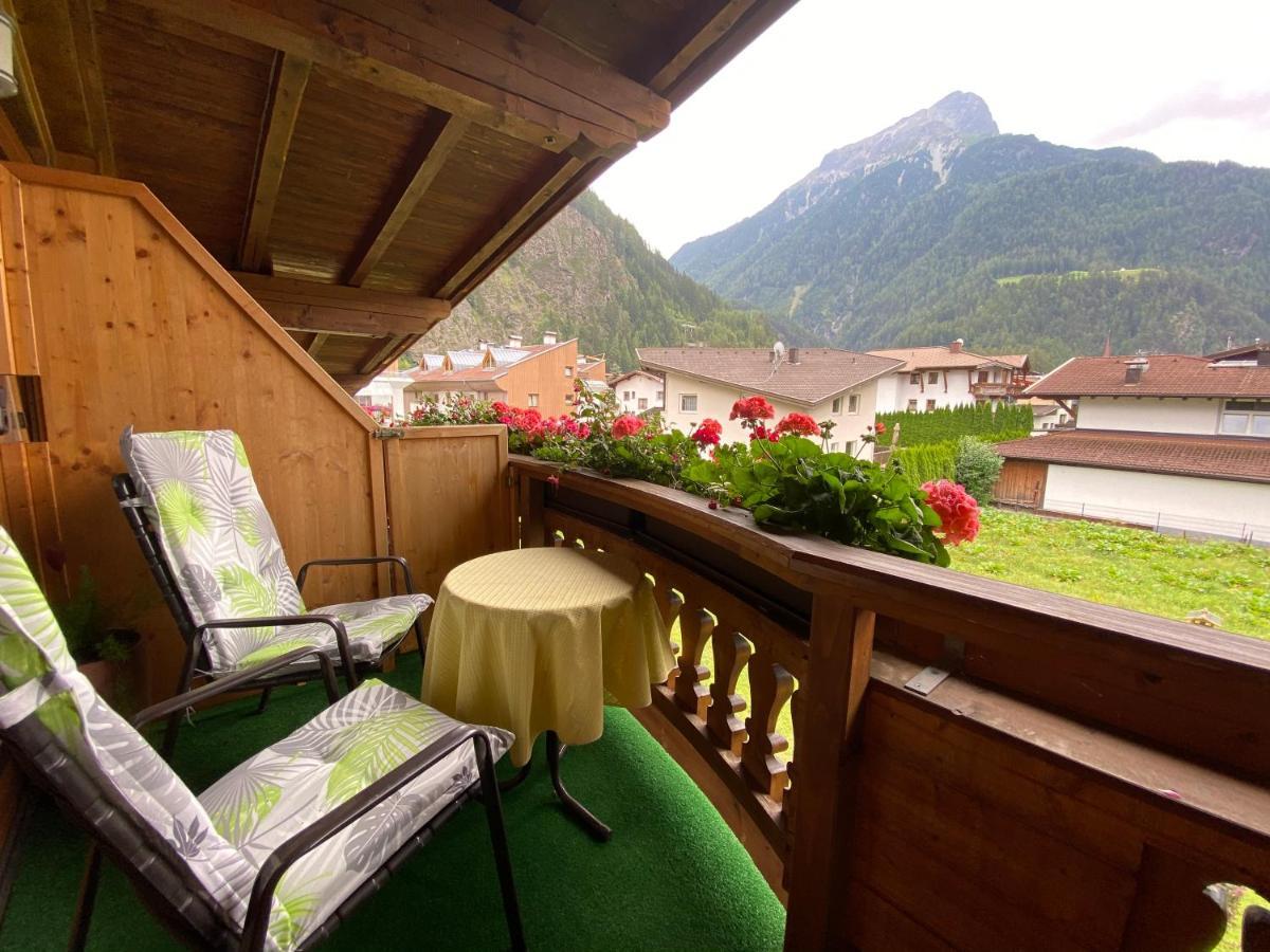 Gaestehaus Waltraud Längenfeld Exteriér fotografie