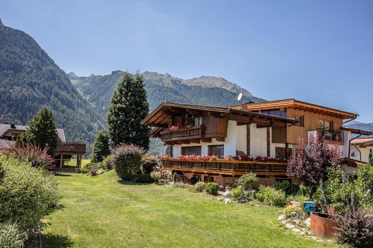 Gaestehaus Waltraud Längenfeld Exteriér fotografie