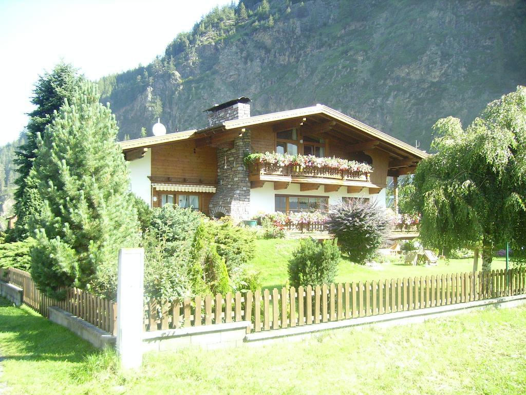 Gaestehaus Waltraud Längenfeld Exteriér fotografie